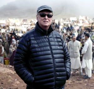 Director Mike Nichols on the set of CHARLIE WILSON'S WAR, 2007. Photo: ©Universal/courtesy Everett Collection.