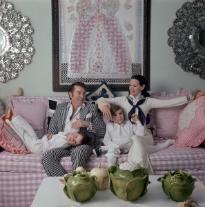 Gloria Vanderbilt Cooper relaxing with her family in her NYC apartment, circa 1972. Photo: Jack Robinson/Vogue. Courtesy HBO.